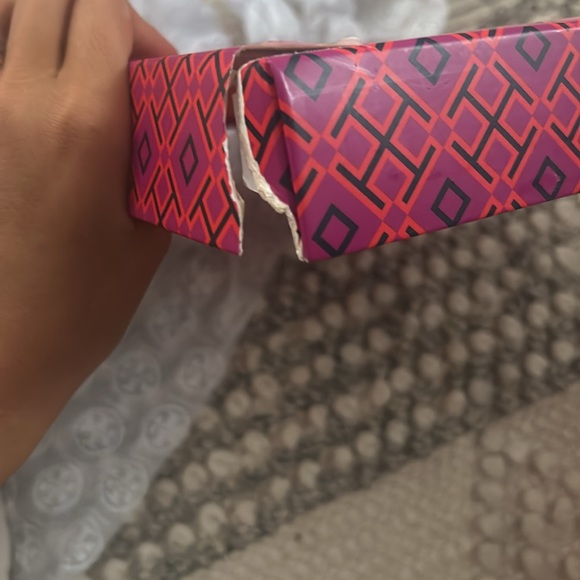 TORY BURCH SIZE 9 WOMENS LIGHT BEIGE MONOGRAM TRAINERS - Picture 10 of 11